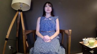各种姿势玩小处雏女视频全裸穿着围裙上门家事代行服务!美园和花🔞